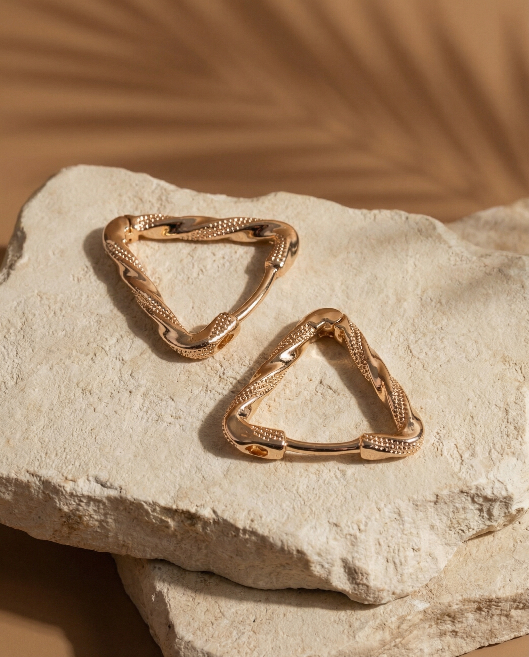 Aretes Prisma oro laminado Las Marujas